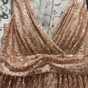 Rose gold sparkling v neck sheath knee length dress